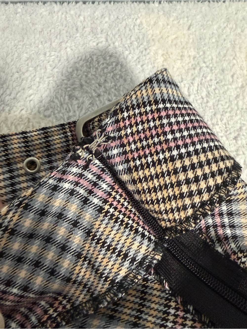 Cali1850 - Pleated Plaid Mini Skirt with Belt, M - Picture 8 of 11